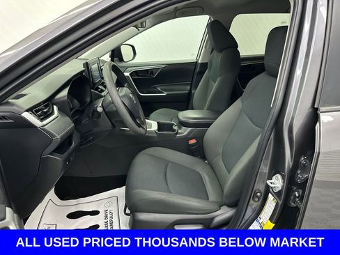 Used 2022 Toyota RAV4 LE AWD/4WD image 9