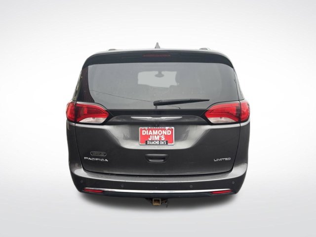 Used 2017 Chrysler Pacifica Limited w/ UConnect Theater Package FWD image 6