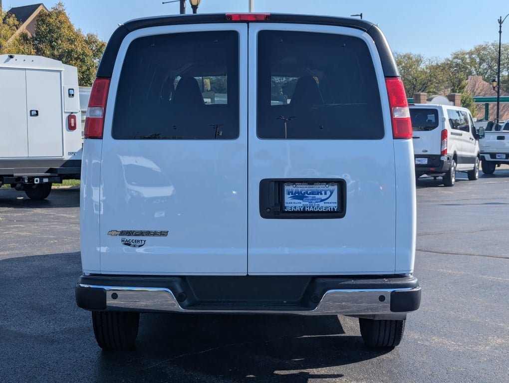 Used 2025 Chevrolet Express 3500 LT w/ LT Preferred Equipment Group RWD image 10