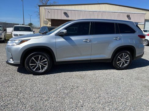 Used 2019 Toyota Highlander XLE image 1