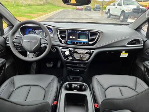 New 2026 Chrysler Pacifica Select w/ S Appearance Package image 14