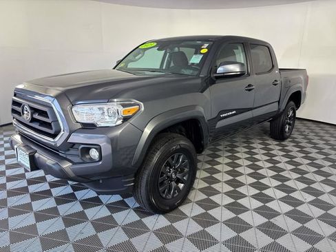Used 2023 Toyota Tacoma SR5 AWD/4WD image 4
