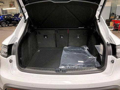 New 2026 Porsche Macan S AWD/4WD image 39