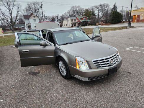 Used 2011 Cadillac DTS Luxury image 11