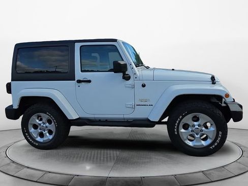 Used 2015 Jeep Wrangler Sahara w/ Connectivity Group AWD/4WD image 6