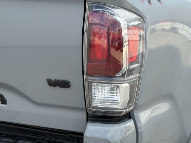Used 2020 Toyota Tacoma TRD Sport w/ Technology Package RWD image 6