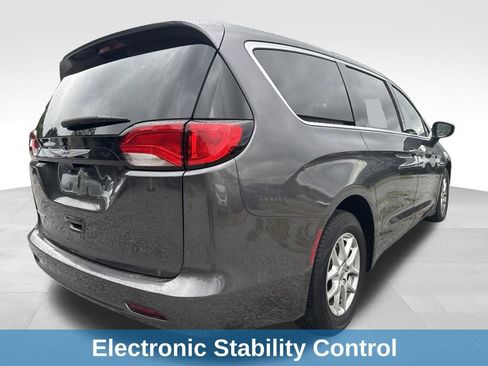 Used 2023 Chrysler Voyager LX FWD image 9