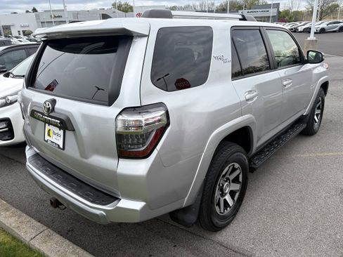 Used 2018 Toyota 4Runner TRD Off-Road Premium AWD/4WD image 6