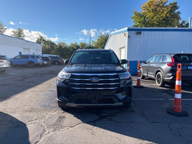 Used 2025 Ford Explorer Active AWD/4WD image 3