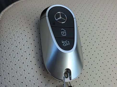 Used 2025 Mercedes-Benz C 300 Sedan image 29