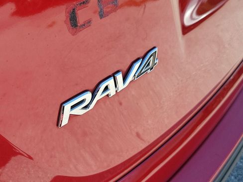 Used 2017 Toyota RAV4 LE image 6