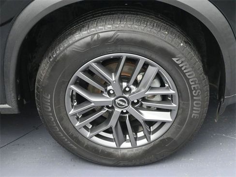 Used 2023 Nissan Rogue S image 6