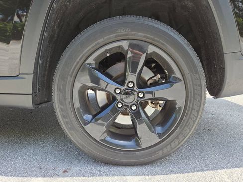 Used 2024 Jeep Grand Cherokee L Altitude RWD image 22