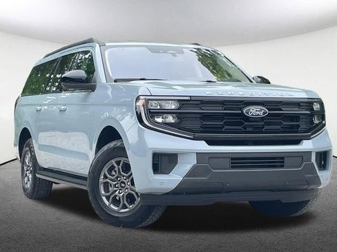 Used 2025 Ford Expedition Max Active RWD image 2