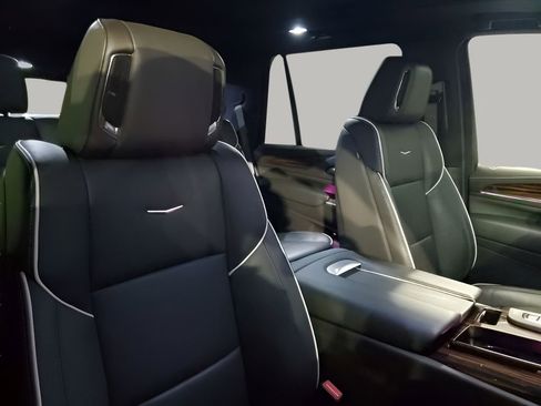 Certified 2023 Cadillac Escalade Premium Luxury image 15