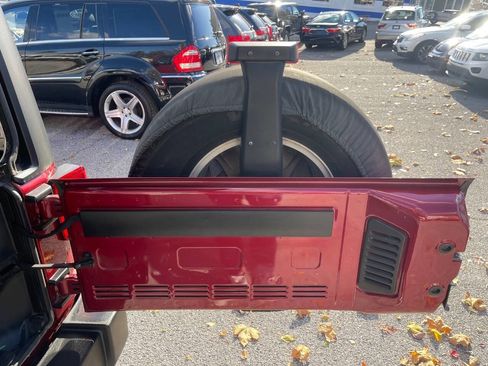 Used 2013 Jeep Wrangler Unlimited Sport image 38