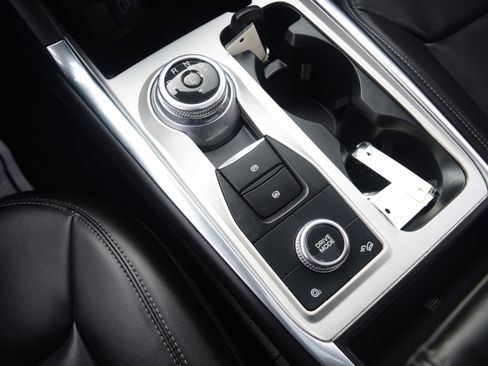 Used 2023 Ford Explorer XLT w/ Equipment Group 202A image 12