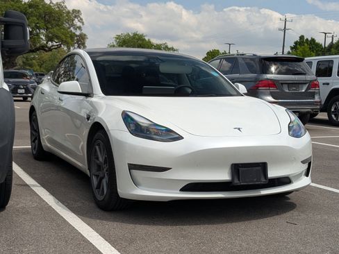 Used 2023 Tesla Model 3 Standard Range image 1