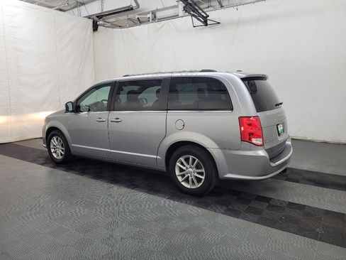 Used 2019 Dodge Grand Caravan SXT w/ Driver Convenience Group FWD image 3