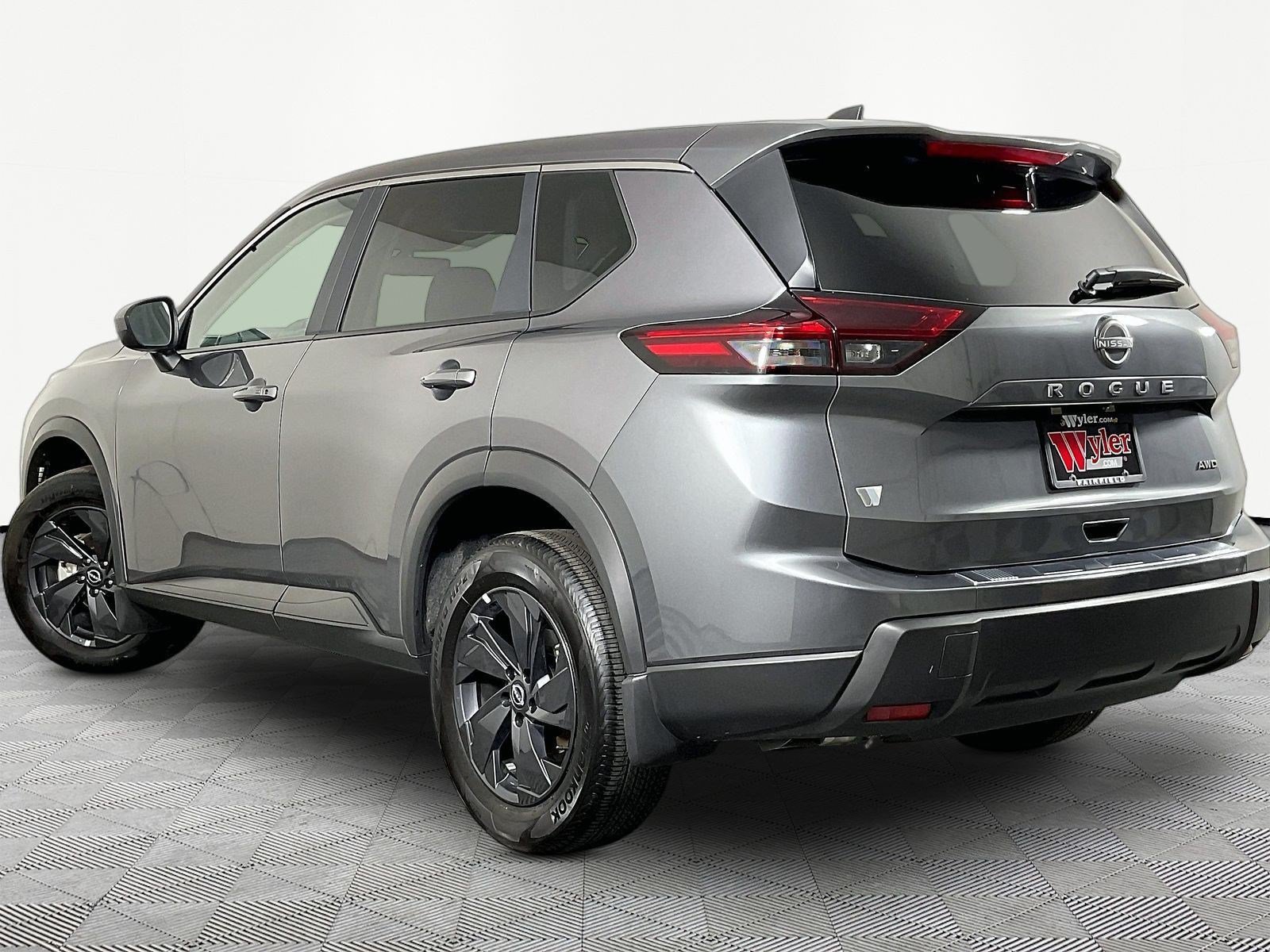 Certified 2026 Nissan Rogue SV w/ Cold Weather Package AWD/4WD image 4