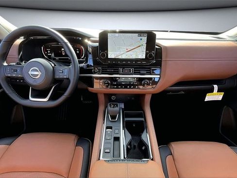New 2025 Nissan Pathfinder Platinum image 5