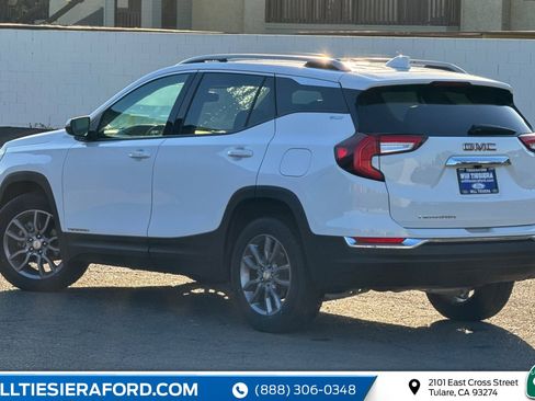 Used 2024 GMC Terrain SLT image 5