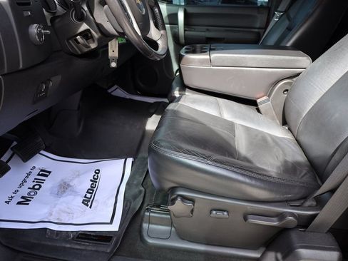 Used 2008 Chevrolet Silverado 2500 LT w/ 1LT Convenience Package AWD/4WD image 11