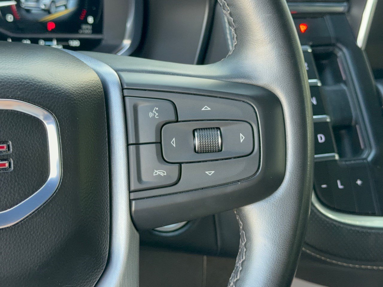 Certified 2024 GMC Yukon XL SLT RWD image 19