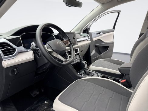 Used 2025 Volkswagen Taos SE AWD/4WD image 10