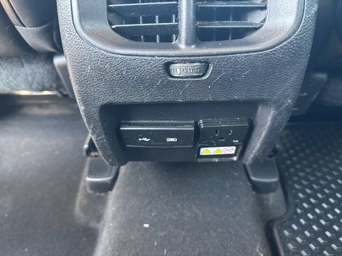 Used 2020 Jeep Cherokee Latitude Plus AWD/4WD image 26