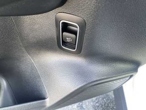 Used 2023 Mercedes-Benz GLB 250 4MATIC image 13