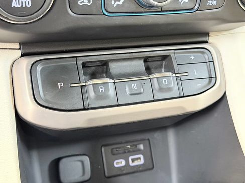 Used 2022 GMC Acadia Denali w/ Denali Ultimate Package FWD image 62