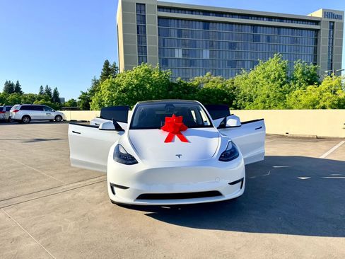Used 2023 Tesla Model Y Long Range AWD/4WD image 28