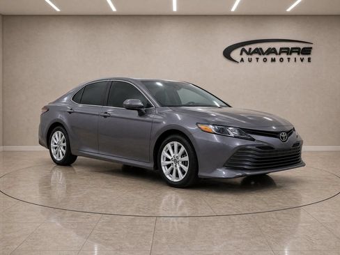 Used 2023 Toyota Camry LE w/ Convenience Package FWD image 9