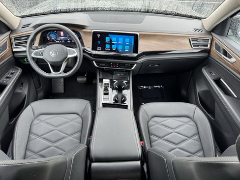 Certified 2024 Volkswagen Atlas SE FWD image 28