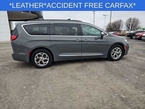 Used 2022 Chrysler Pacifica Limited image 22