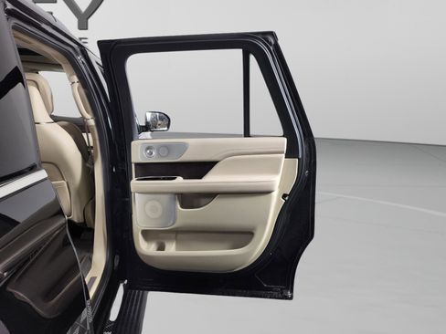 Used 2021 Lincoln Navigator L Reserve image 31