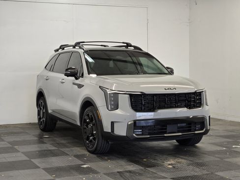 Used 2025 Kia Sorento SX image 2
