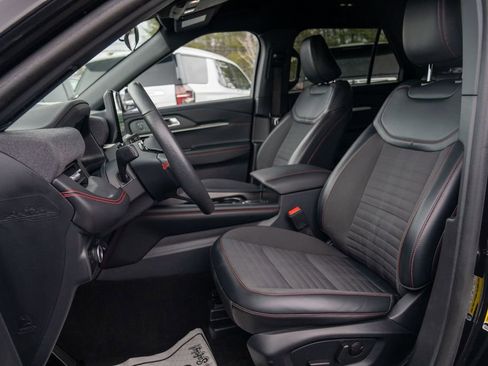 Used 2025 Ford Explorer ST-Line image 19