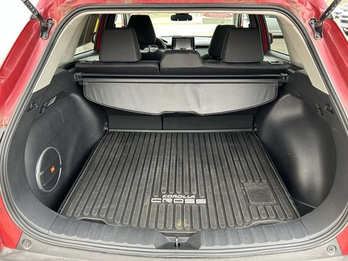 Certified 2022 Toyota Corolla Cross LE w/ Moonroof Package image 20