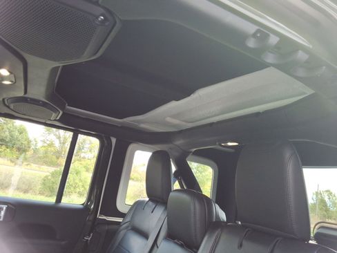 Used 2021 Jeep Wrangler Unlimited Sahara image 21