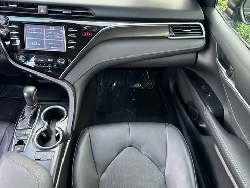Used 2018 Toyota Camry XSE FWD image 30