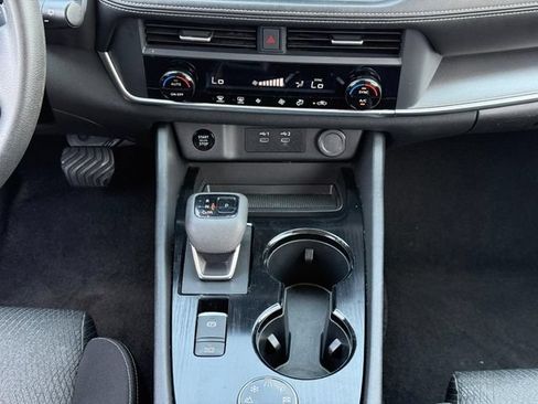 Used 2024 Nissan Rogue SV AWD/4WD image 18