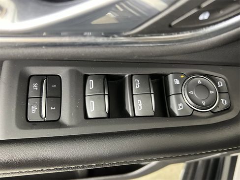 Used 2024 Chevrolet Suburban Premier image 15