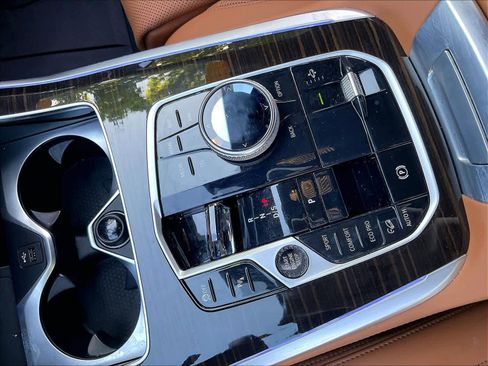 Used 2023 BMW X7 xDrive40i w/ M Sport Package AWD/4WD image 17