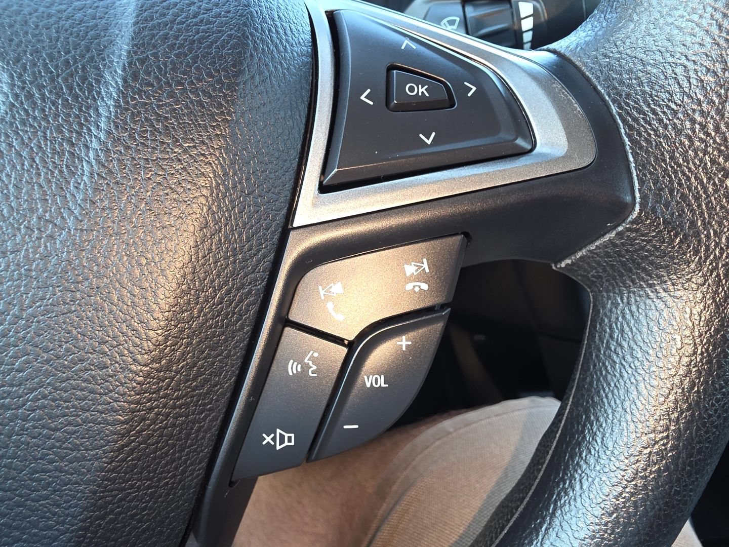 Used 2020 Ford Fusion SE FWD image 23