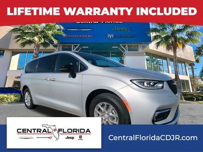 New 2026 Chrysler Pacifica Select