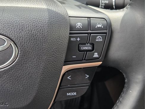 Certified 2023 Toyota Crown AWD/4WD image 18