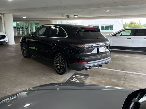 Used 2021 Porsche Cayenne AWD/4WD image 2