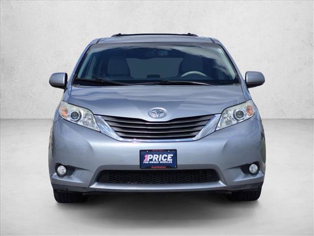 Used 2014 Toyota Sienna XLE FWD image 2